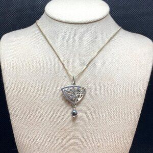 Sterling Silver 925 Pearl Floral Leaf Design Pendant Necklace Size 20" Chain